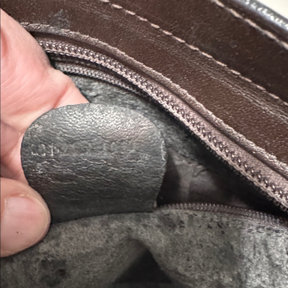 Rare GUCCI. Leather shoulder bag with card - Picture 15 of 15